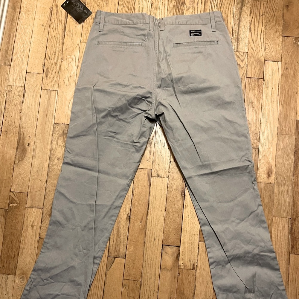 Oakley men’s pants 36’’ waist, 32’’ length.